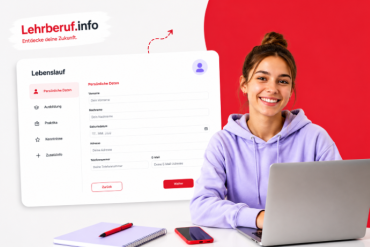 Einfach online zum perfekten Lebenslauf Junge Frau im lila Hoodie sitzt lächelnd vor einem Laptop. Im Hintergrund ist eine digitale Lebenslauf-Maske von Lehrberuf.info mit Formularfeldern für persönliche Daten zu sehen. Auf dem Tisch liegen ein Smartphone, ein Notizbuch und ein roter Stift.